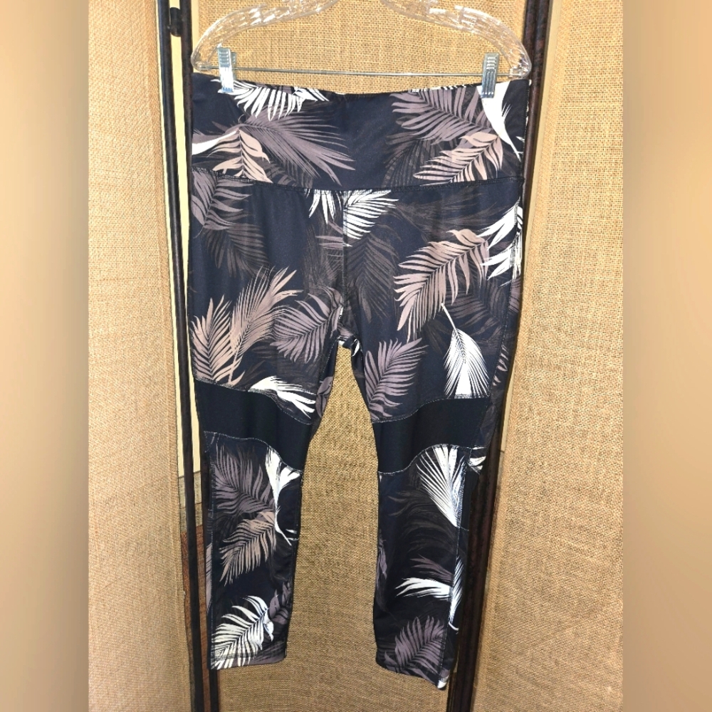 NWOT Women's Xersion Black Tropical Leaf Print Leggings Size XL